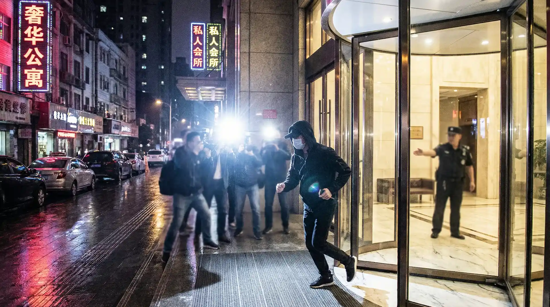 黑料吃瓜-黑料爆料|网络热门事件|娱乐爆料|黑料吃瓜官网 - 明星被记者围堵闪光灯下