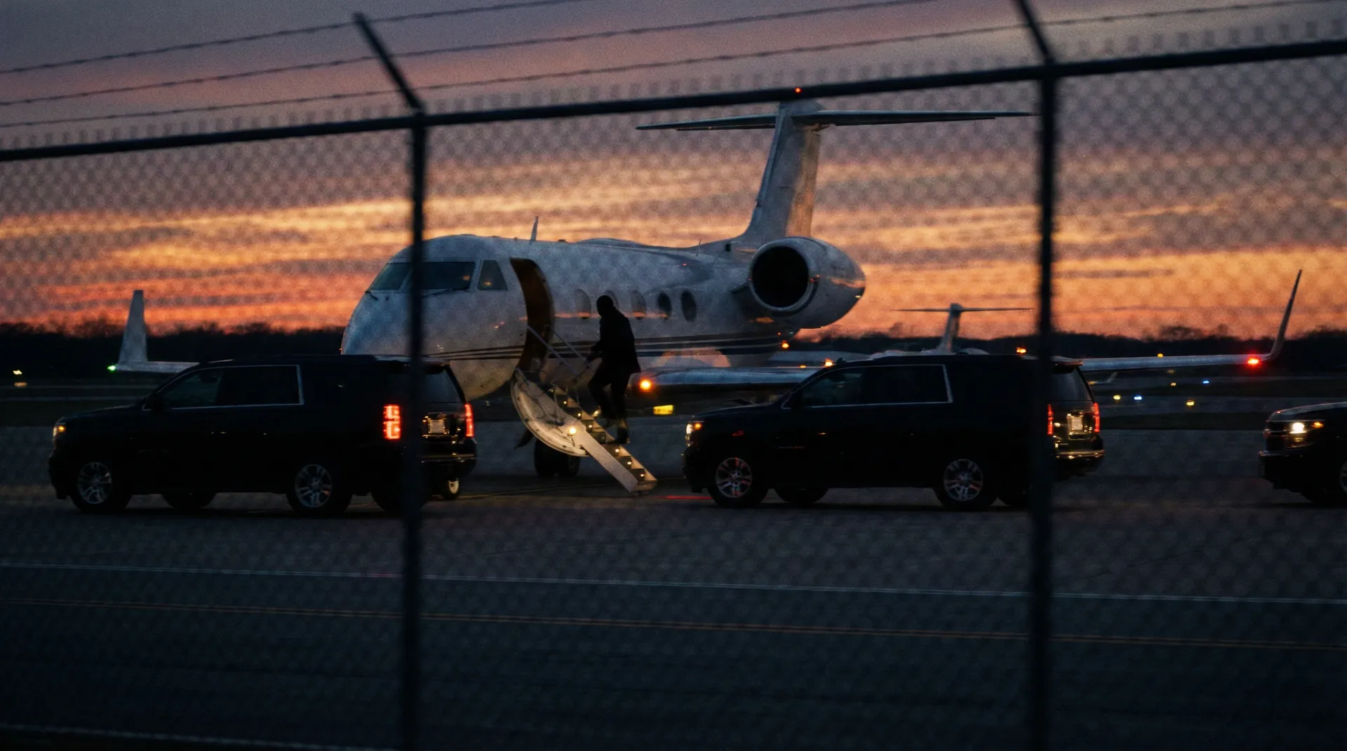 黑料吃瓜-黑料爆料|网络热门事件|娱乐爆料|黑料吃瓜官网 - 私人飞机机场偷拍