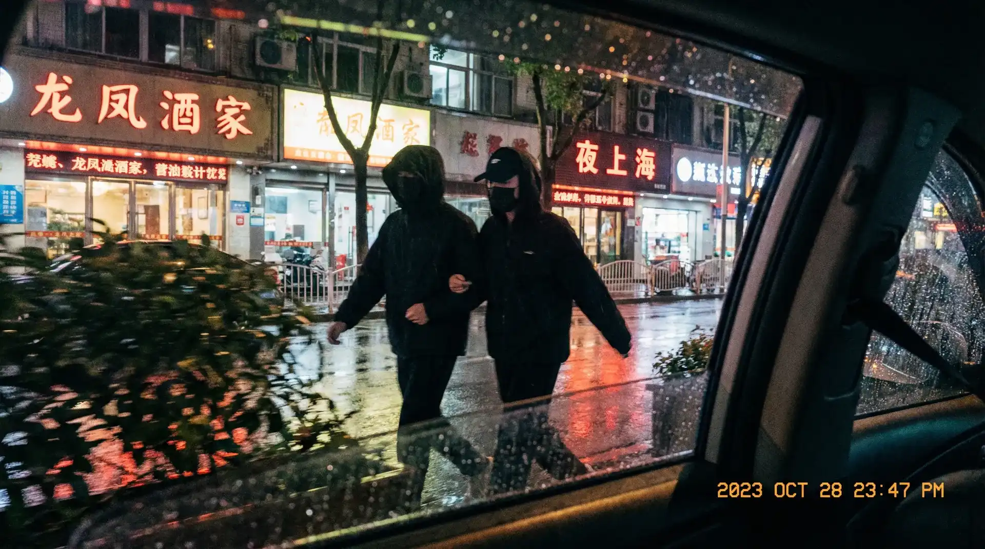 黑料吃瓜-黑料爆料|网络热门事件|娱乐爆料|黑料吃瓜官网 - 顶流明星深夜密会现场抓拍照片